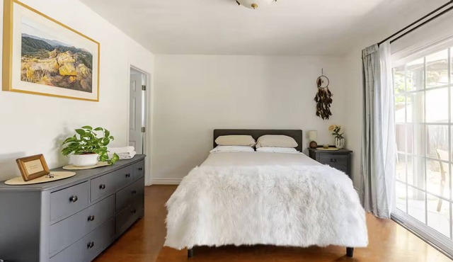 Fully private cheerful 475 square foot studio with central AC/Heating