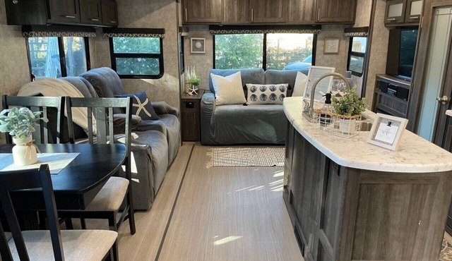 Fully sanitized with bbq & lawn, super soft linens, safe, country setting
