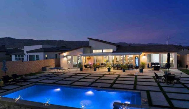 Fun gameroom,big yard,pool+spa,fire pit