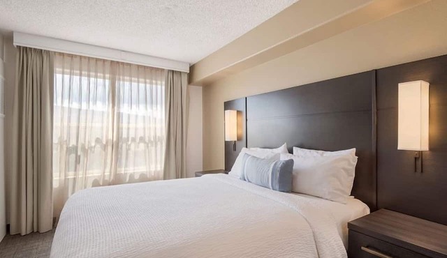 Get Ready for Blissful Getaway! 3 Relaxing Units w/Full Kitchen, Pets Allowed!