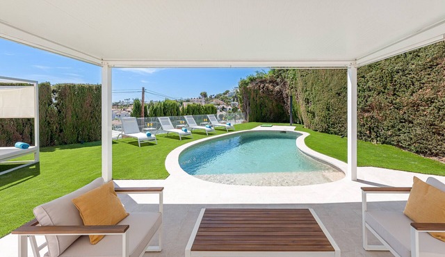 GIUSEPPE - Villa with a pool, hot tub, and beautiful