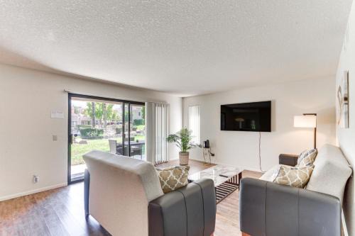 Golf, Hike & Relax: Cathedral City Condo