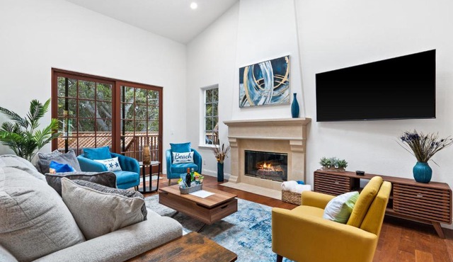 Gorgeous Santa Cruz Villa - Modern Beachside Paradise with NEW Hot Tub & Fast Wi-Fi
