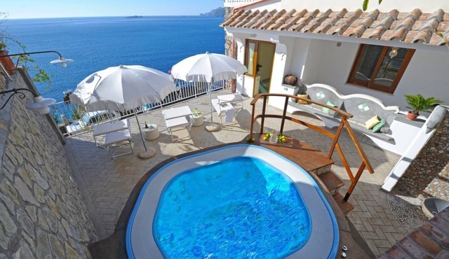 Green Charming House in Positano view of the sea