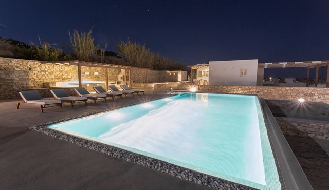 H2O Private Villa Paros, infinity swimming pool, sea view lounge area, bbq & Bar