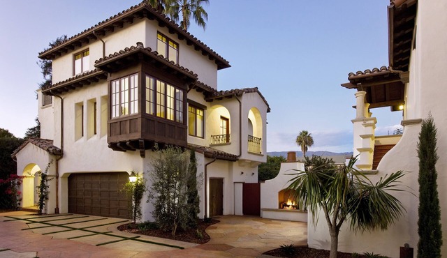 Harbor Retreat - Classically Modern at West Beach