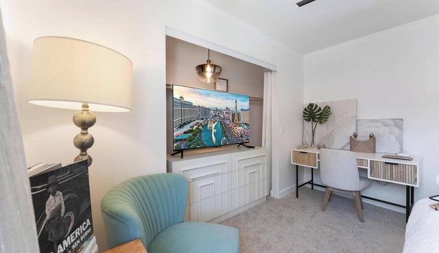 Hidden Gem! 2 Bed 2 Bath - Close to the Strip & Allegiant Stadium