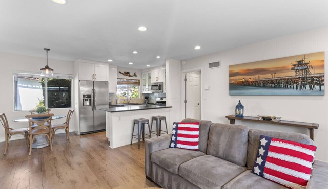 Hideaway C- Walk to the beach, Downtown, AC! in San Clemente