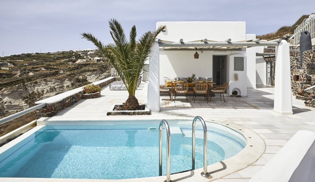 Hideaway Villa with Heated Pool and Sea View