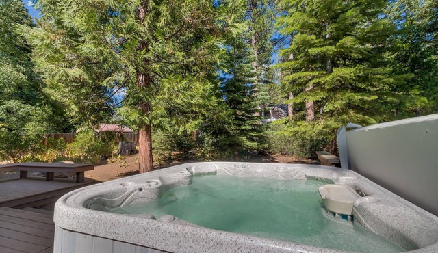 High Sierra by Tahoe Getaways - Dollar Point 4BR w Yard, Hot Tub & Dog Ok!