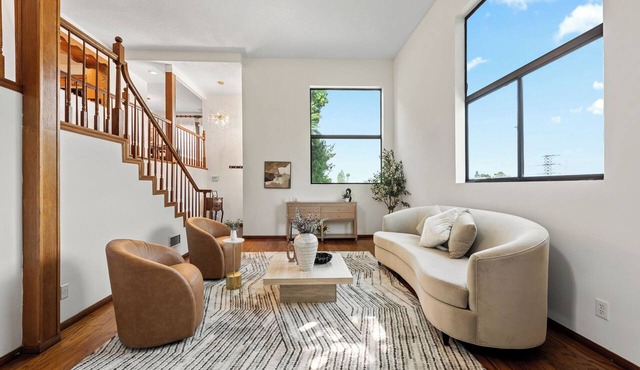 Hilltop 3BR - Park2Cars, Pets OK, W/D + Office Den