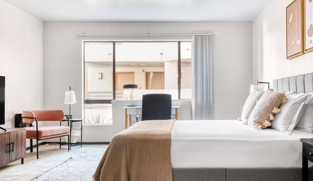 Hip Studio City Studio w/Gym, Pool & W/D, near TJ & WF, by Blueground