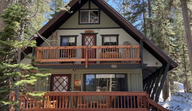 Hodge Podge Lodge · Quaint Cabin in Serene Lakes - Close to Skiing!