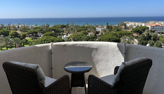 Holiday Apartment 'Vista Al Mar' with Sea View, Shared Pool & Wi-Fi