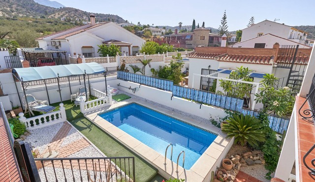 Holiday Home 'El Escondite' with Private Pool, Wi-Fi and Air Conditioning