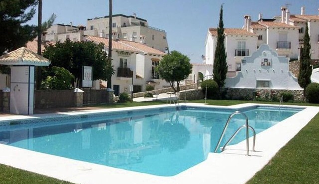 Holiday Home 'Lovely Chalet with Amazing Location', Shared Pool & Wi-Fi