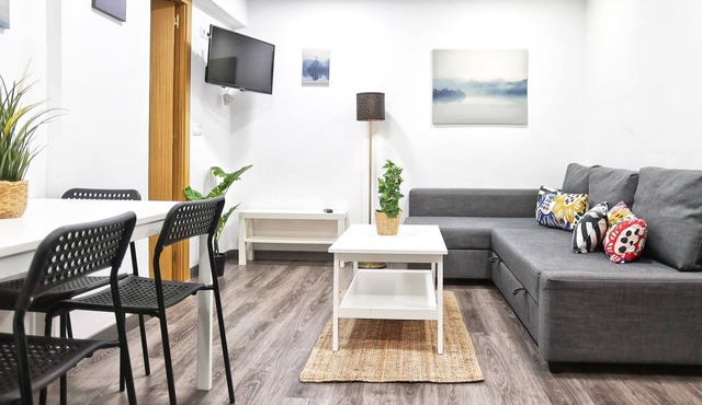 Holidays2Malaga Goya - Huelin area at 500 mts from beach.
