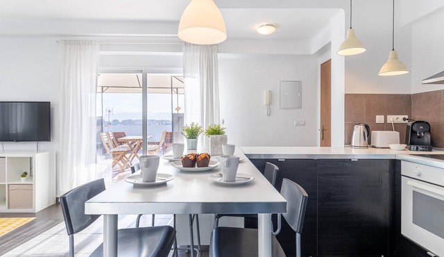 HOMEABOUT LA MERCED PENTHOUSE 39 (2BR 1BT)