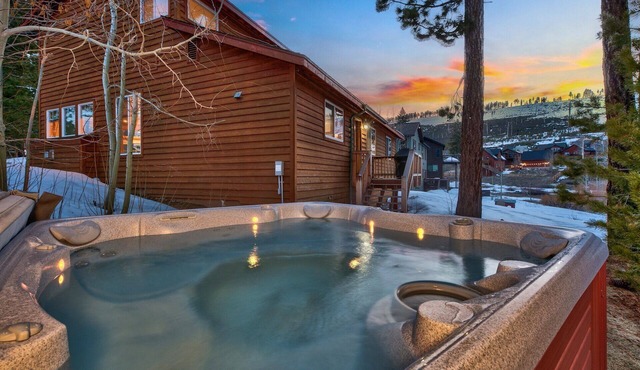 Hot Tub, FREE EV Charger, Trails, Bunk Beds, Games, Foosball