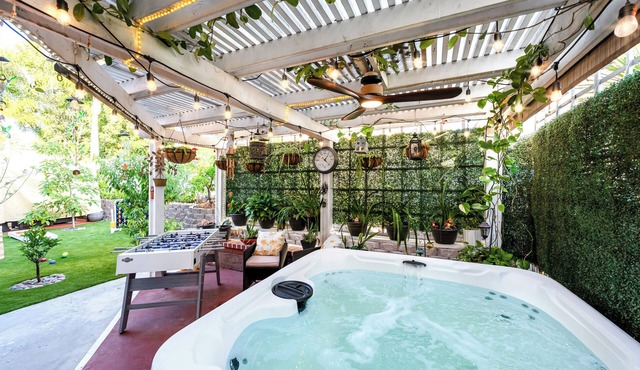 Hot Tub, Mini Golf, Game room, 12mi to downtown SD