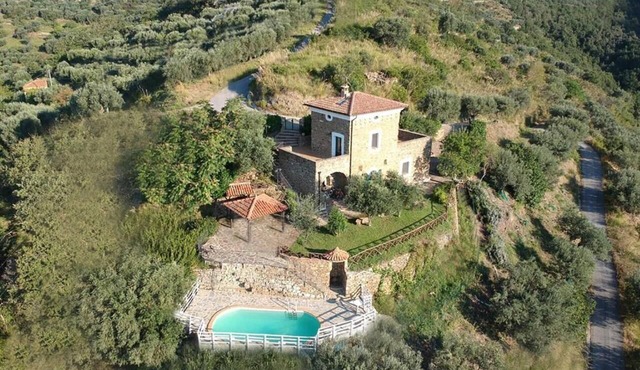 House with private pool and wonderful views