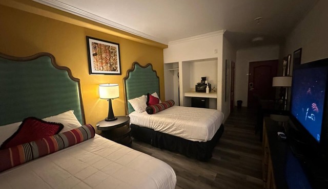 Howard Johnson by Wyndham Bakersfield