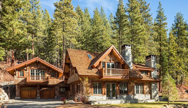 Hunter by AvantStay | Award-Winning Riverfront Cabin | 5 Min from Palisades