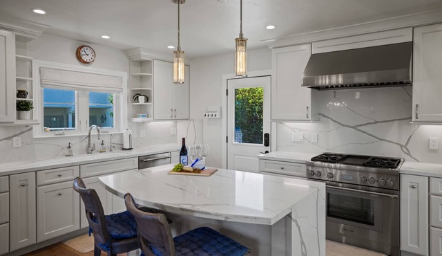 Iaorana: Newly remodeled luxury 3 bedroom with Ocean Views