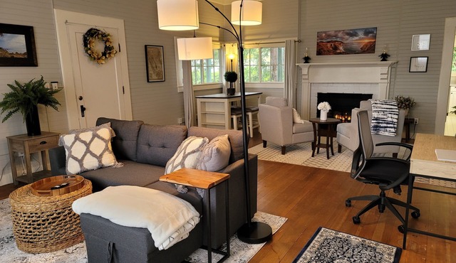 Ideal for extended stay One month minimum stay Close to Downtown & Attractions