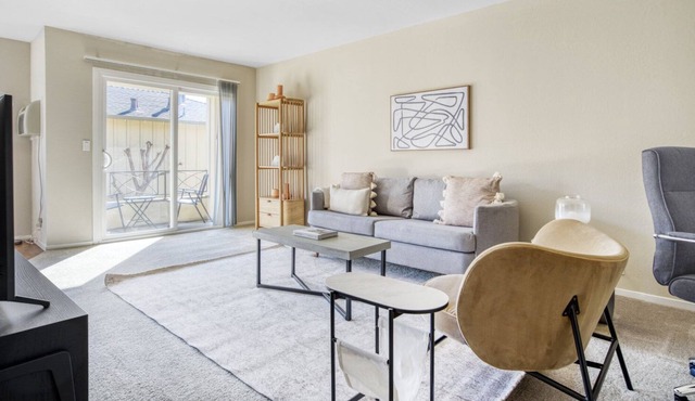 Ideal Mountain View 2BR w/ Pool & Courtyard, 10 min to FB, by Blueground in Mountain View