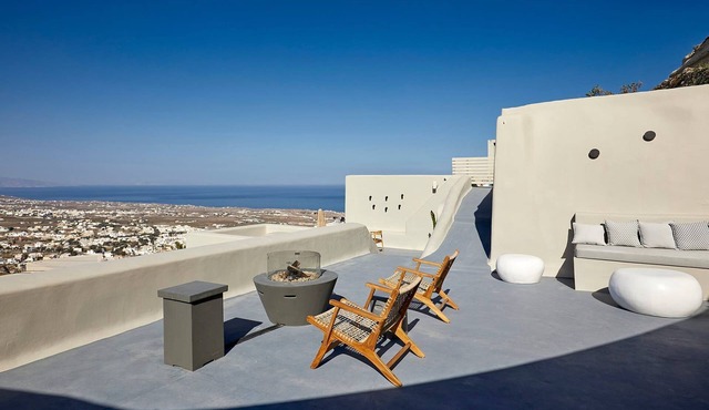 Impressive Santorini Apartment | 1 Bedroom Suite | Apartment Moe