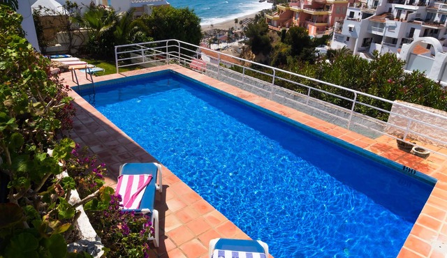 In Nerja, villa with garden and private pool overlooking the sea for 8 people