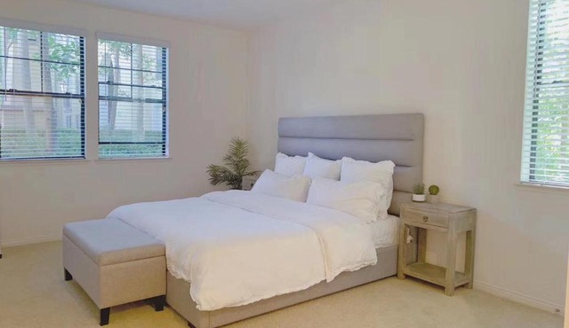 Irvine 2Bedroom 2 Bathroom Apartment with Kitchen Pool gym