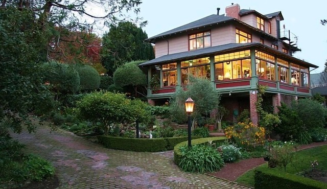Jabberwock Inn