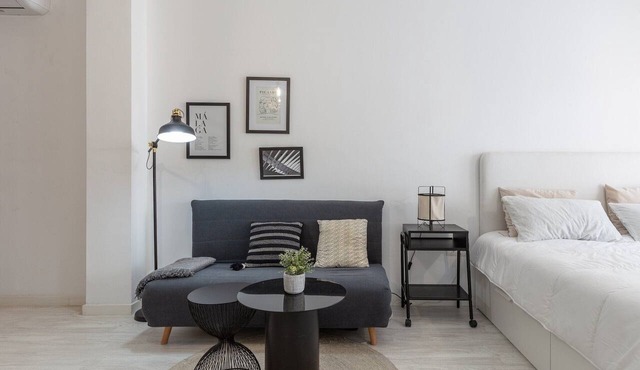 Jinetes Holidays - Apartment In Málaga. Free Wifi