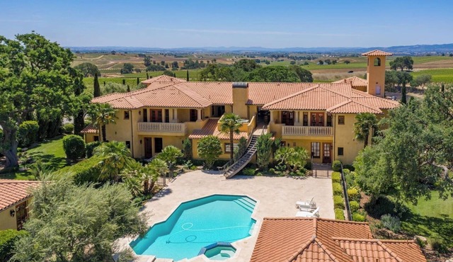 Jules Villa | Downstairs Estate Suite & Pool