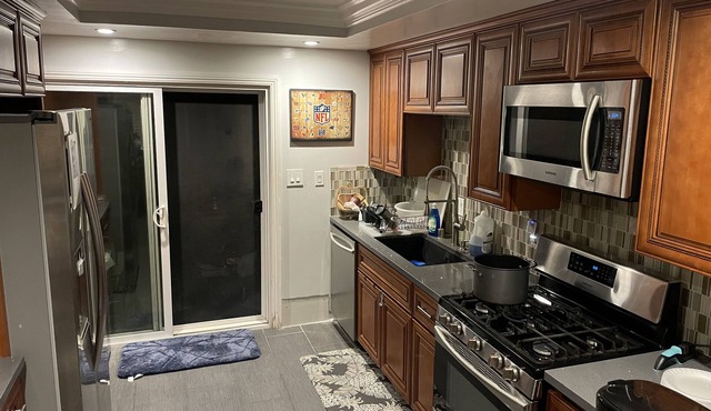LA OC LGB Centrally Located Modern Townhouse