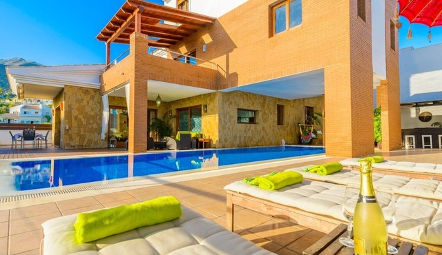 La Roca Mijas by Ruralidays