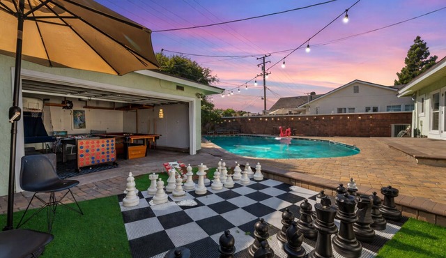 Ladoga's Hideway, Gorgeous Pool, Game Room, Fire Pit, Private Backyard,BBQ Grill