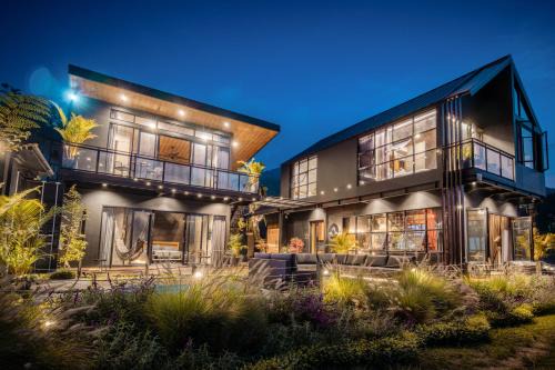 Lake-Front Luxury Villa