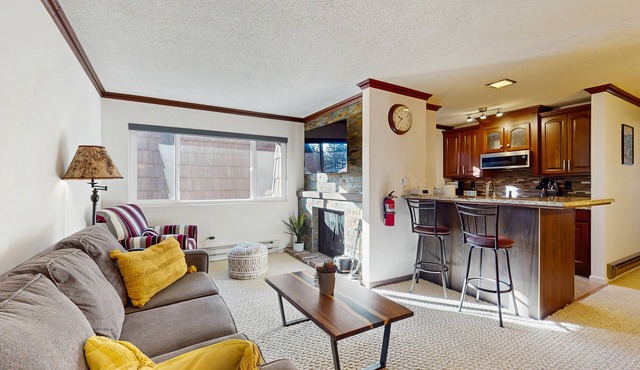 Lake View Condo with Private Beach Access, Heated Pool, Near Ski Resorts