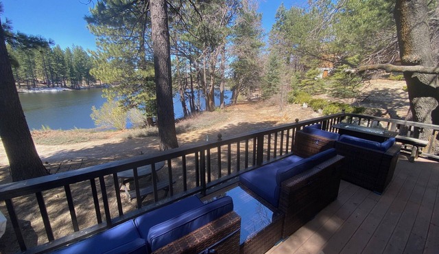 Lakefront cabin at Green Valley Lake