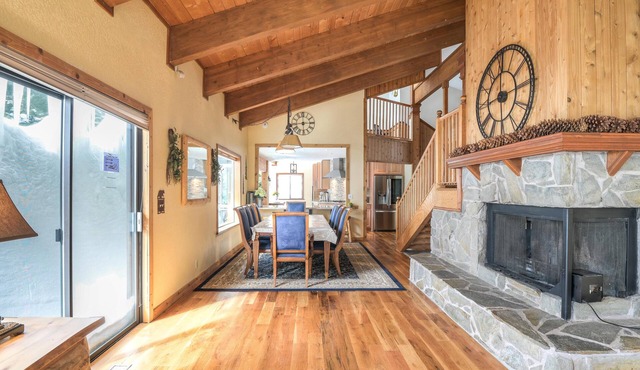 Lakeview, 4200sqft, SternPinball, EVcharger, fireplace, office+GameRm, Northstar