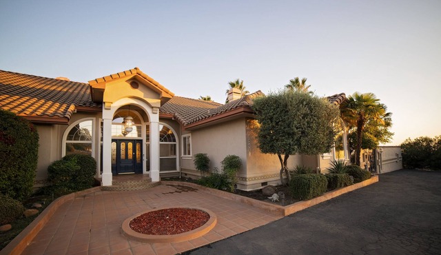 Lakeview Villa | With Stunning Views