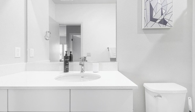 Landing | Stunning 1BD, Gym, Courtyard