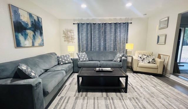 Large 6b/3b home with Huge Lot and RV Parking! King Bed!