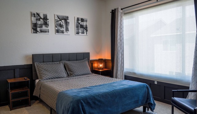 Large Private Studio w/Kitchen & Bath