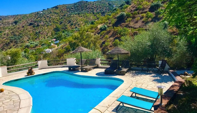 Large traditional CORTIJO, Large Private pool, Ping Pong table , family/groups
