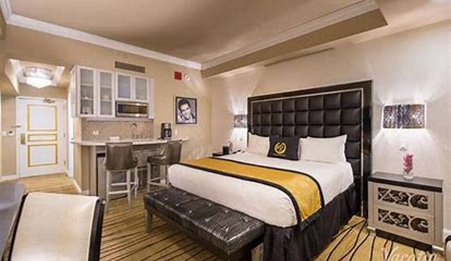 Las Vegas Convention Center adjacent with great view 2bdrm lockout with WiF