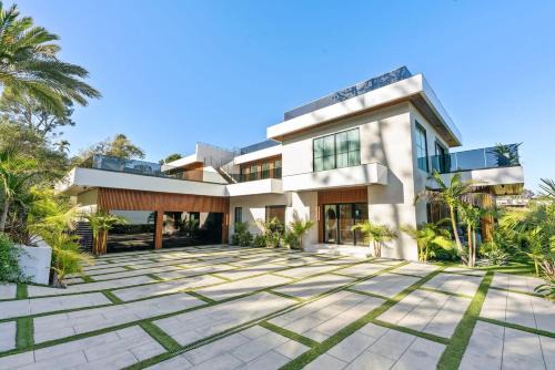 Linda Flora - Bel Air Oasis with Rooftop Deck